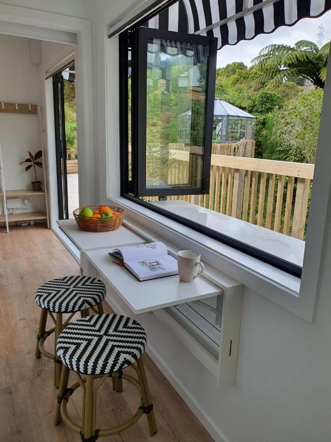 Tiny House With Greenhouse Dining Lower Hutt Exterior foto