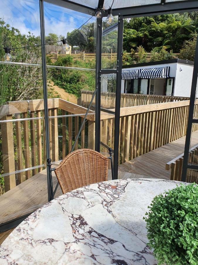 Tiny House With Greenhouse Dining Lower Hutt Exterior foto