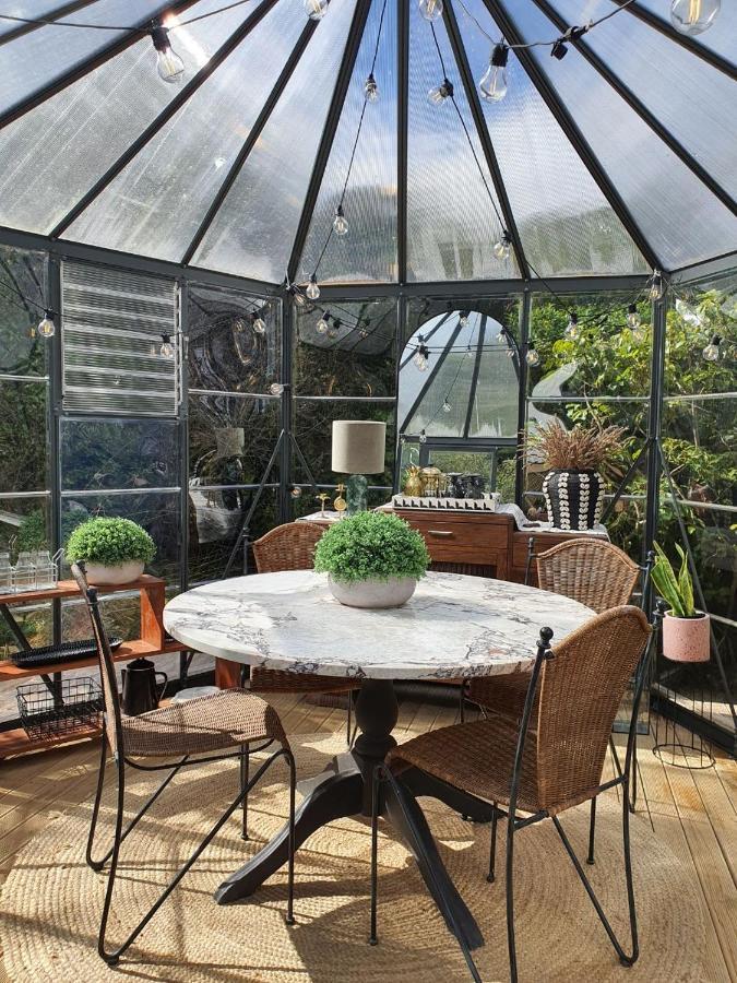Tiny House With Greenhouse Dining Lower Hutt Exterior foto